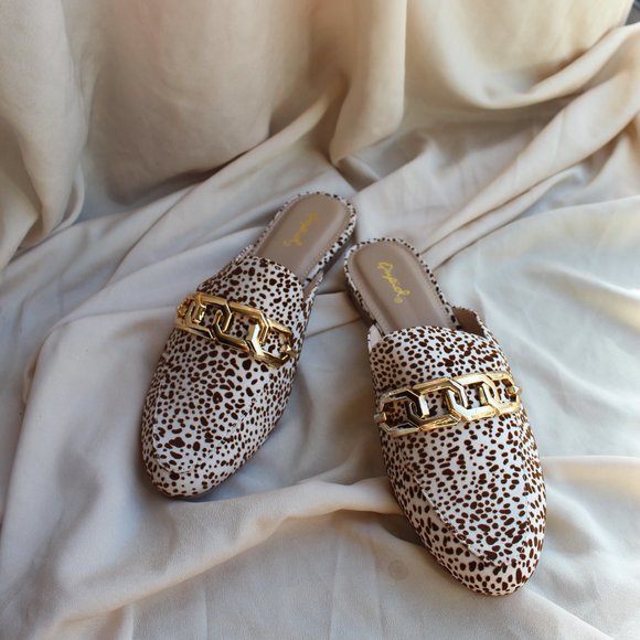 🚨FEW PAIRS LEFT// Leopard Print Chain Loafer Flat - Picture 4 of 6